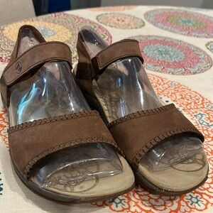 Merrell Dark Earth Performance Sandals size 8 women’s